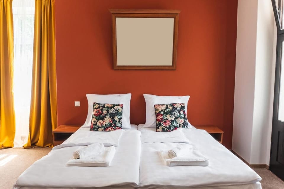 Deluxe Double or Twin Room | WiFi (free), bed sheets