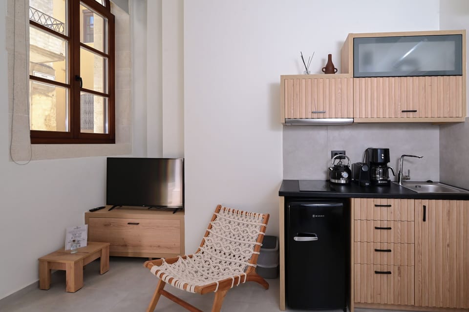 Premium One Bedroom Suite | Blackout drapes, WiFi (free), individually decorated