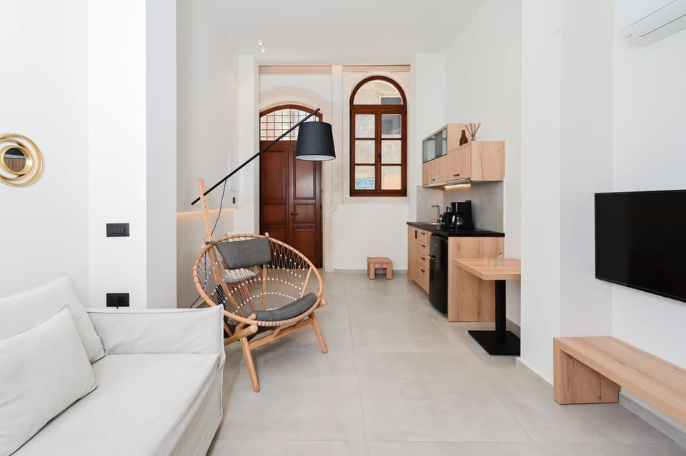 Signature One Bedroom Suite | Living area | 42-inch Smart TV with cable channels, TV, Netflix