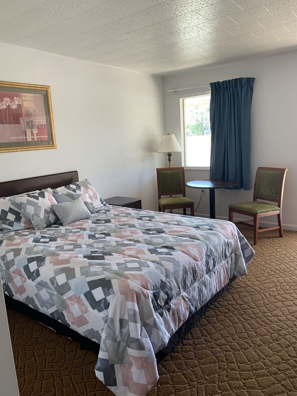Classic Room, 1 Queen Bed | Desk, blackout drapes, iron/ironing board, free WiFi