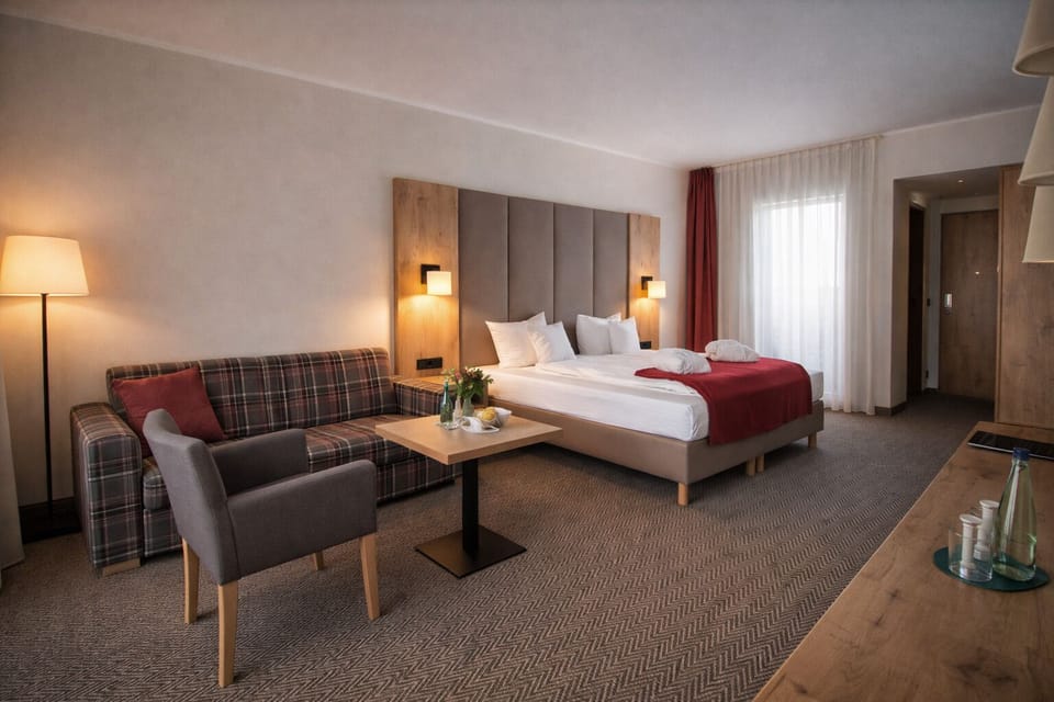 Double Room | Hypo-allergenic bedding, in-room safe, desk, iron/ironing board