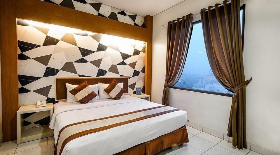 Deluxe Double Room | In-room safe, desk, soundproofing, free WiFi