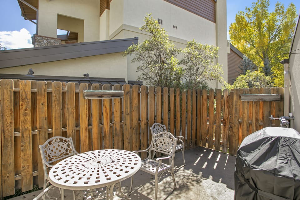 Patio with Grill