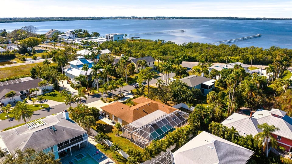 "Our stay at Stay Awhile with Jenny and Kenny was amazing and just what we were looking for... The location was great for beach days and also centrally located for touring Florida. Great hosts." -Lori G (guest)