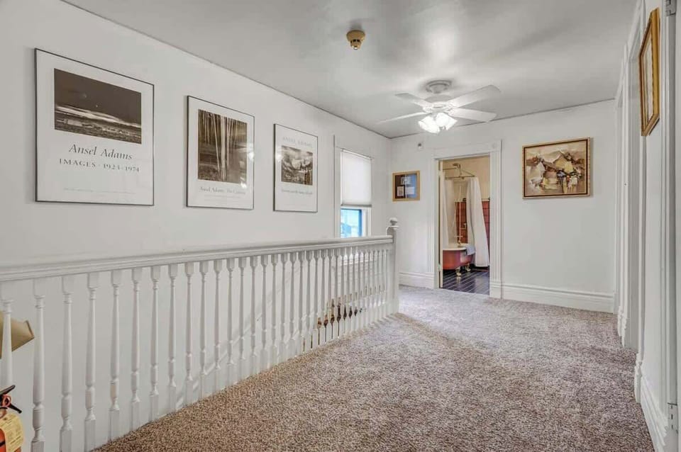 Upstairs Convenience: A Full Bathroom Right Next to the Bedrooms Ensures Comfort and Ease.