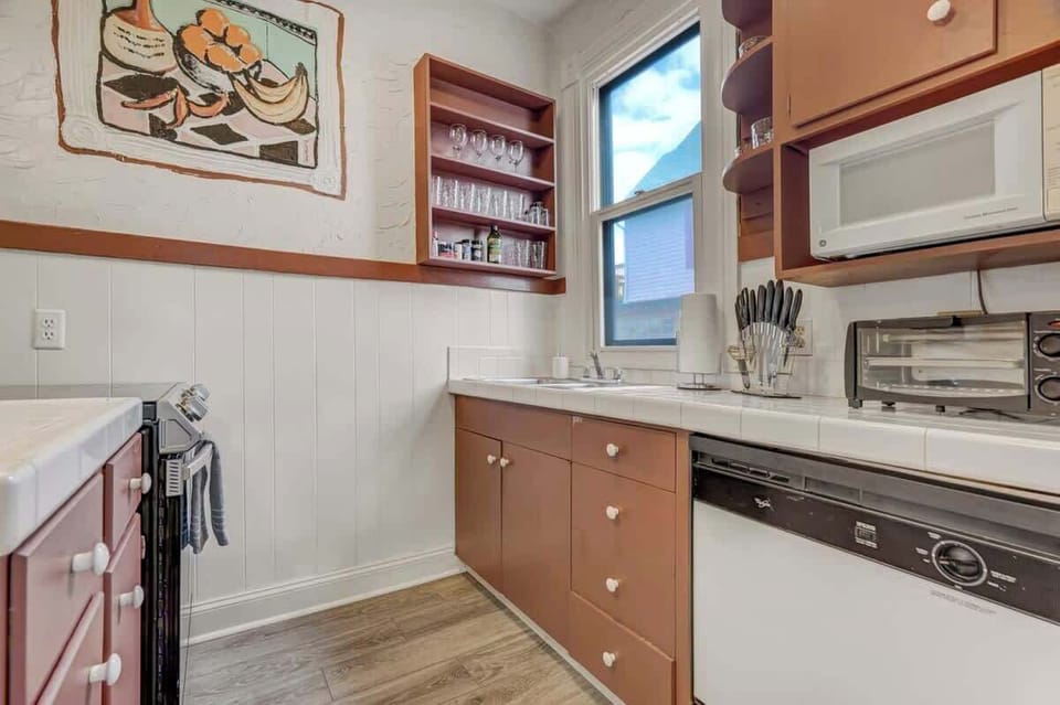 Spacious Culinary Haven! Our Fully Equipped Kitchen Invites You to Cook Your Vacation Meal with Comfort and Convenience.