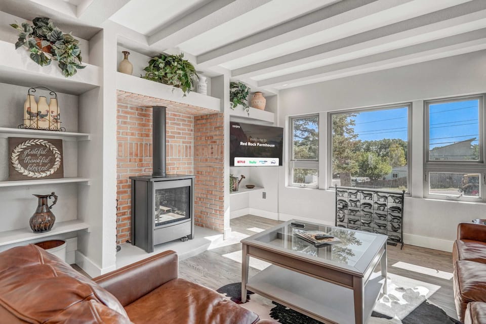 Arrive, Unwind, and Make Yourself at Home! After Your Journey, Settle in and Relax in the Living Room for Total Comfort.