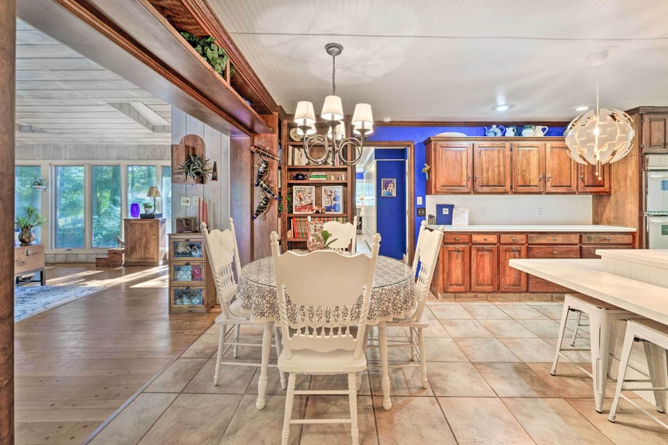 Additional Dining Area | Dining Table