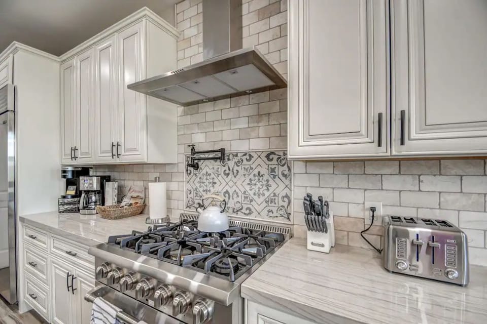 Gourmet Kitchen with high end appliances. 