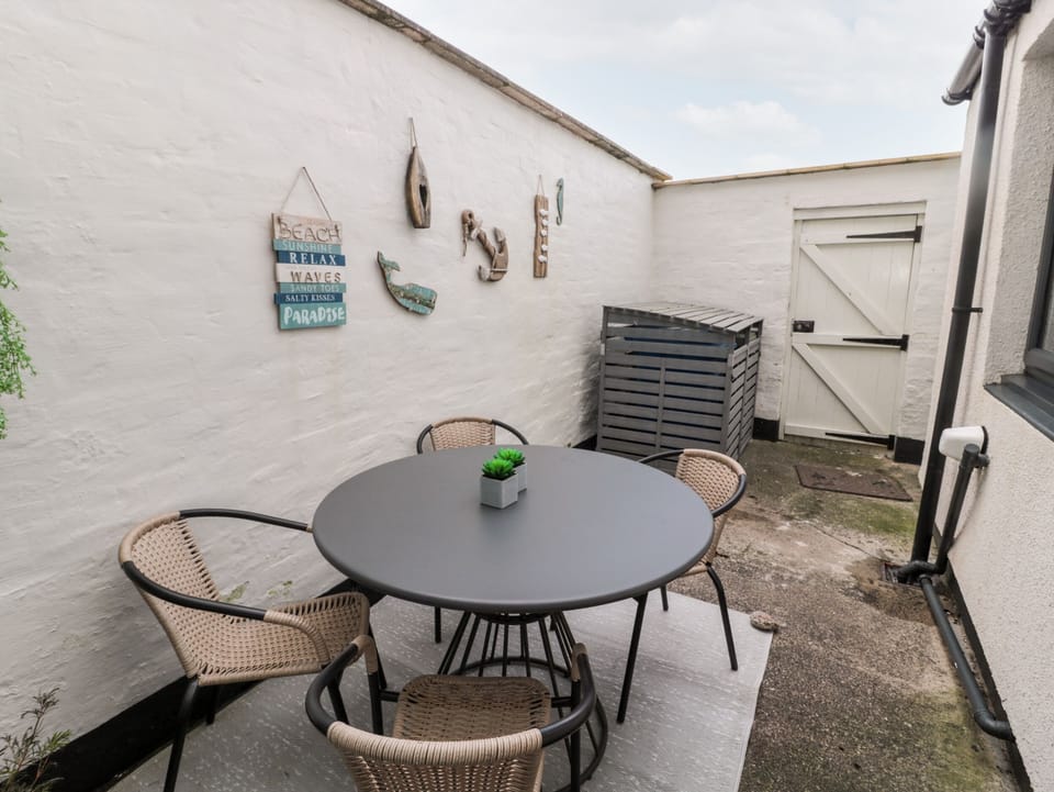 Cottage | Outdoor dining