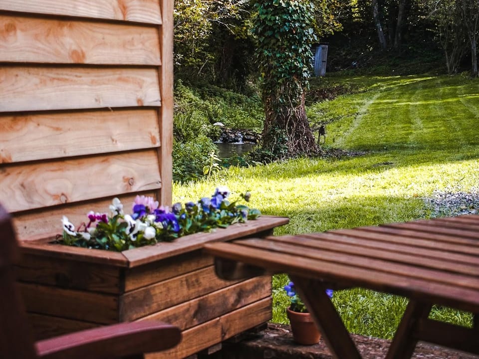 Sitting-out-area | Little Willows, Devizes