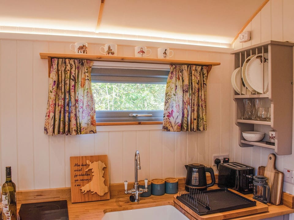 Kitchen area | Little Willows, Devizes