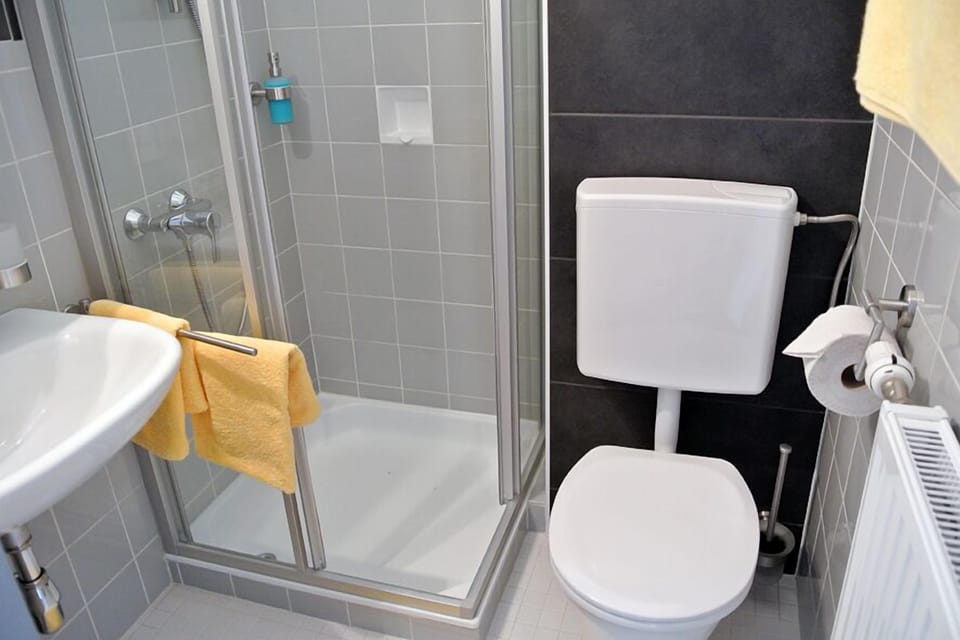 Deep soaking tub, free toiletries, hair dryer, towels