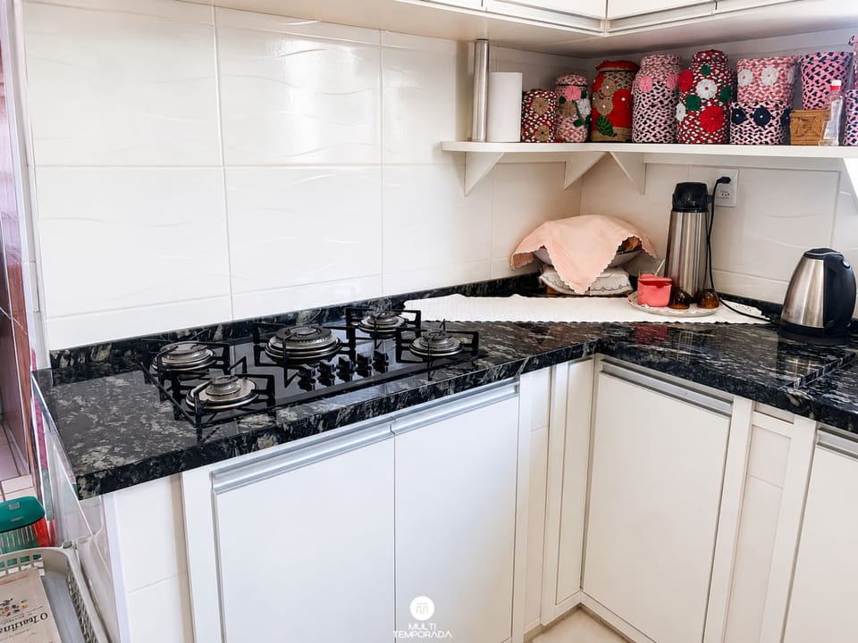 Family House, 3 Bedrooms, Air conditioning, Garden View | Private kitchen | Fridge, microwave, toaster oven, cookware/dishes/utensils