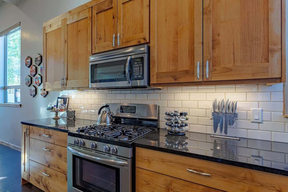 Meal preparation on the gas range/stove with plenty of counter space
