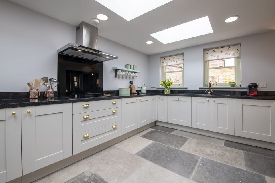 Ground floor: Well-equipped kitchen