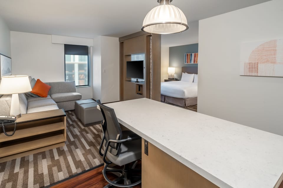 Premium bedding, desk, iron/ironing board, free WiFi