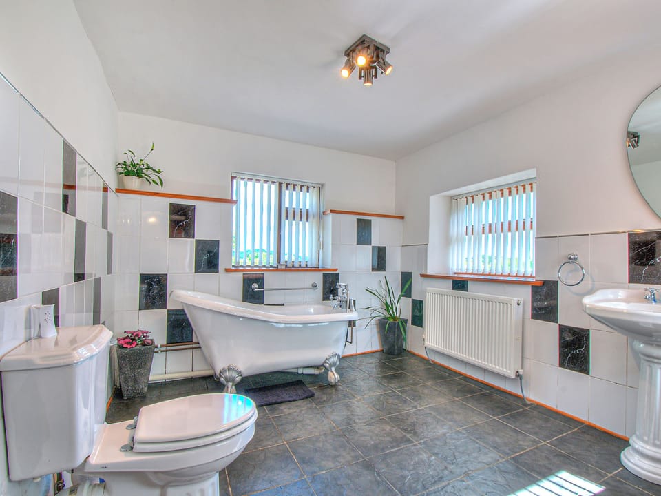 Bathroom | Pant y Corn, Nr Benllech