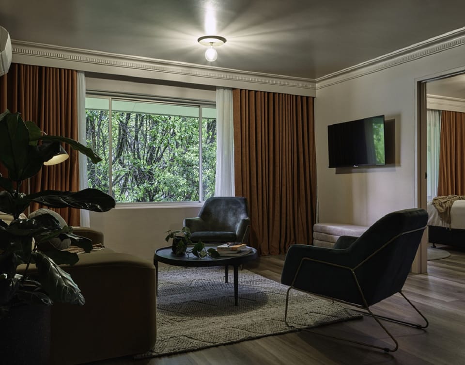 Two Bedroom Suite - Gunnadoo | Premium bedding, blackout drapes, iron/ironing board, WiFi (free)
