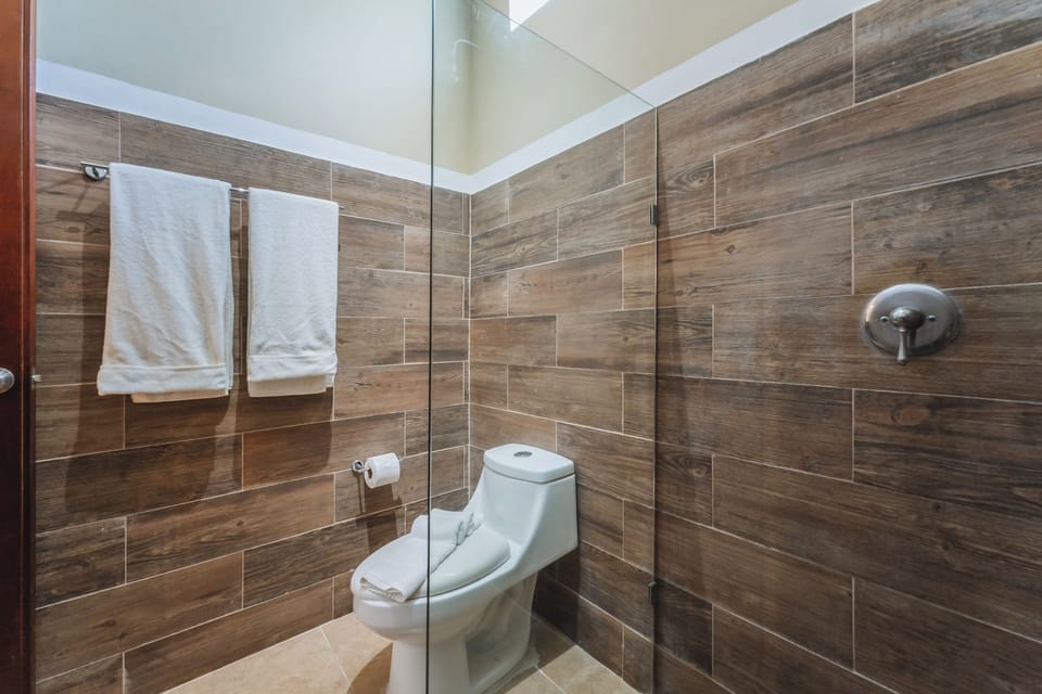 Standard Room | Bathroom | Shower, hair dryer, bathrobes, towels