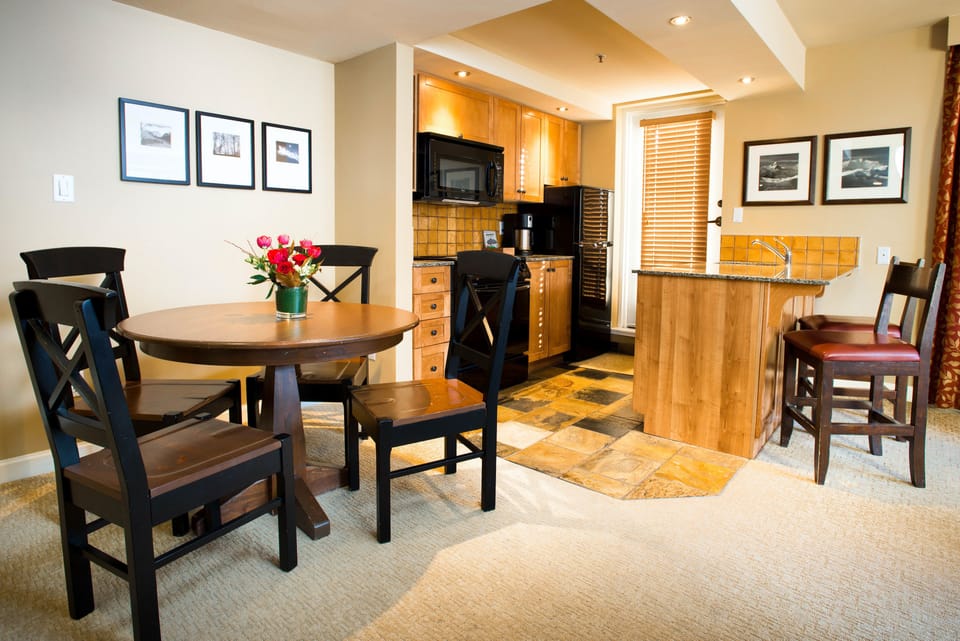 Suite, 1 Bedroom, Mountain View | Private kitchen | Fridge, microwave, oven, stovetop