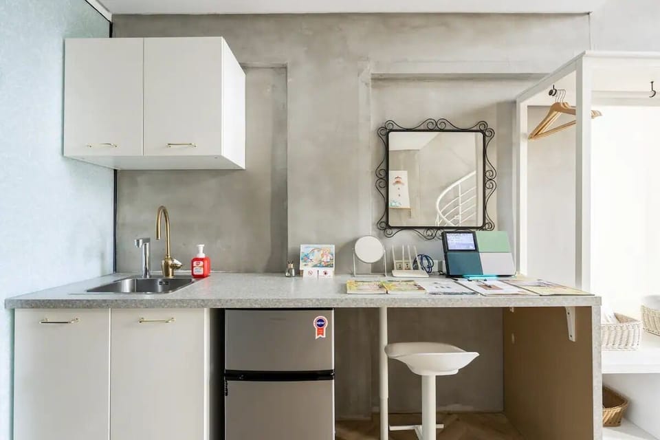 Premium Quadruple Room | Individually decorated, individually furnished, desk, laptop workspace