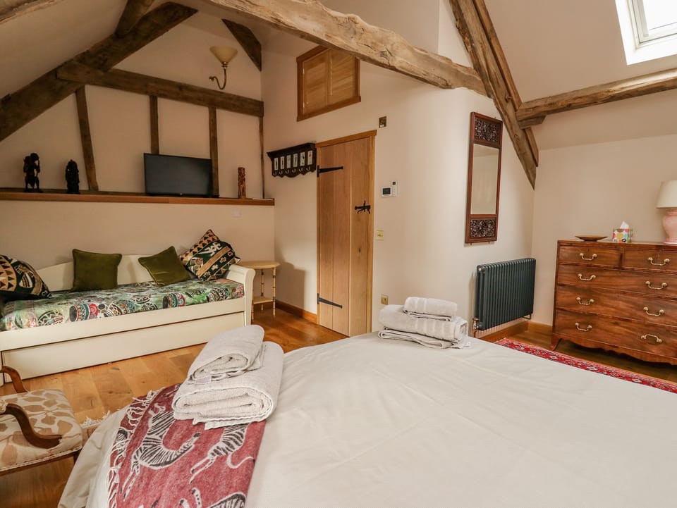 4 bedrooms, individually decorated, individually furnished, free WiFi