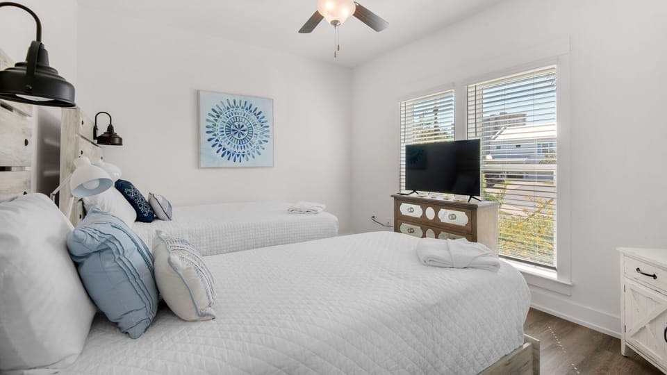128 Sea Breeze Circle Guest Bedroom with Twin and Full