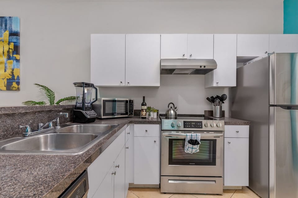 Gorgeous well stocked kitchen!