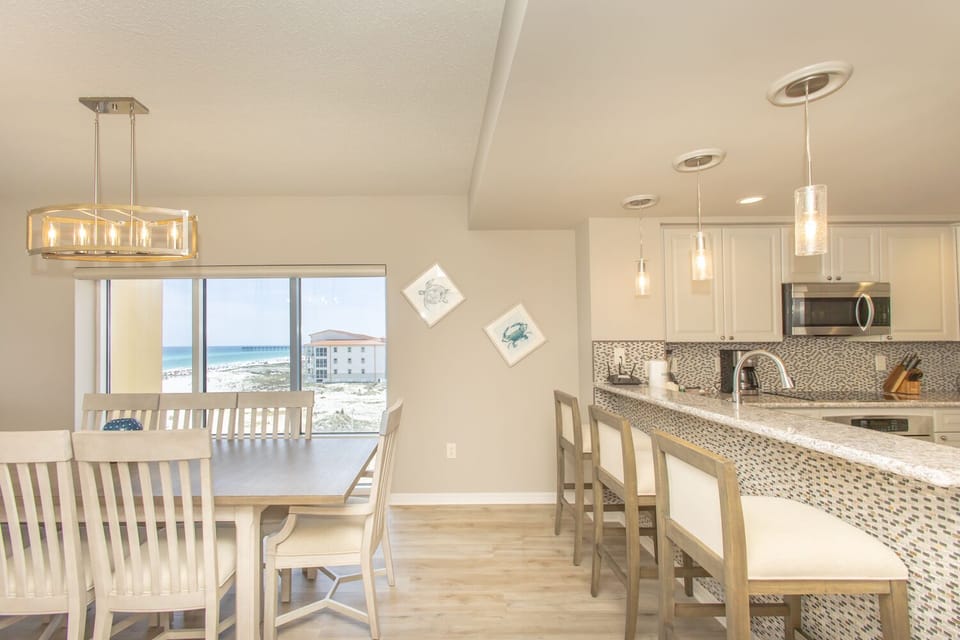 Emerald Isle-0308 - Dining Areas