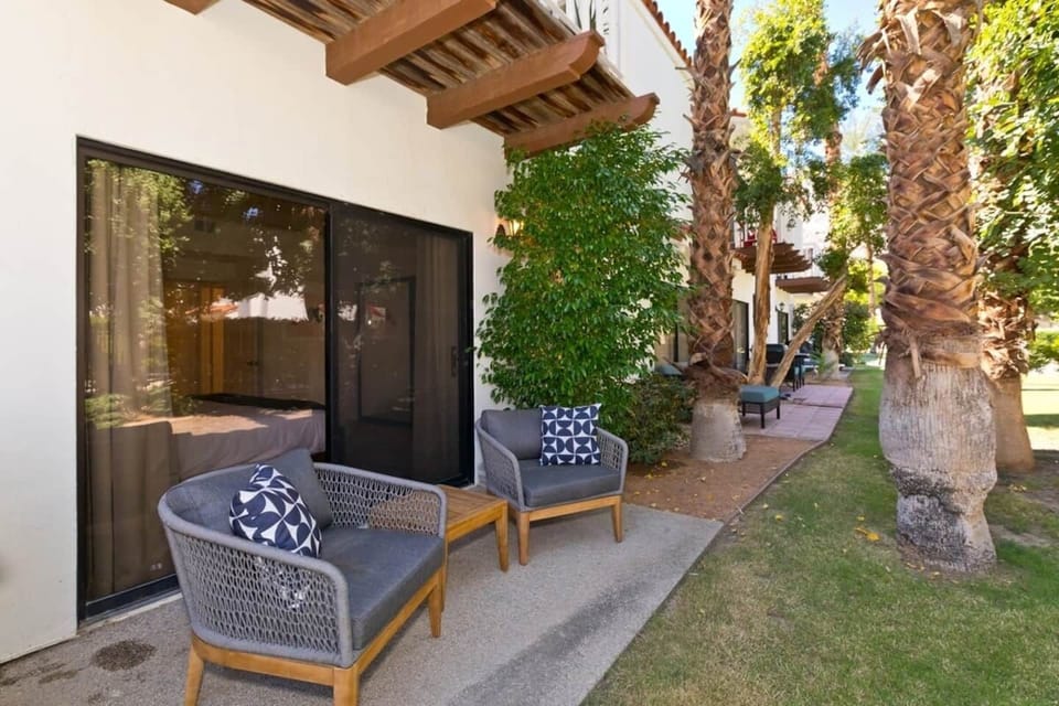 Ideal spot for your morning coffee or tea