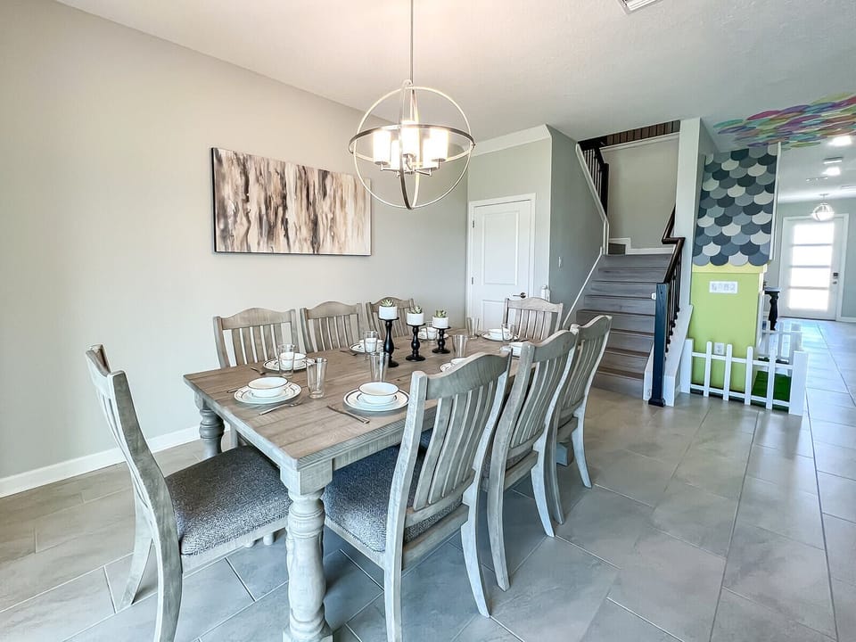 Dinner with the family at our oversized dinning room (2)