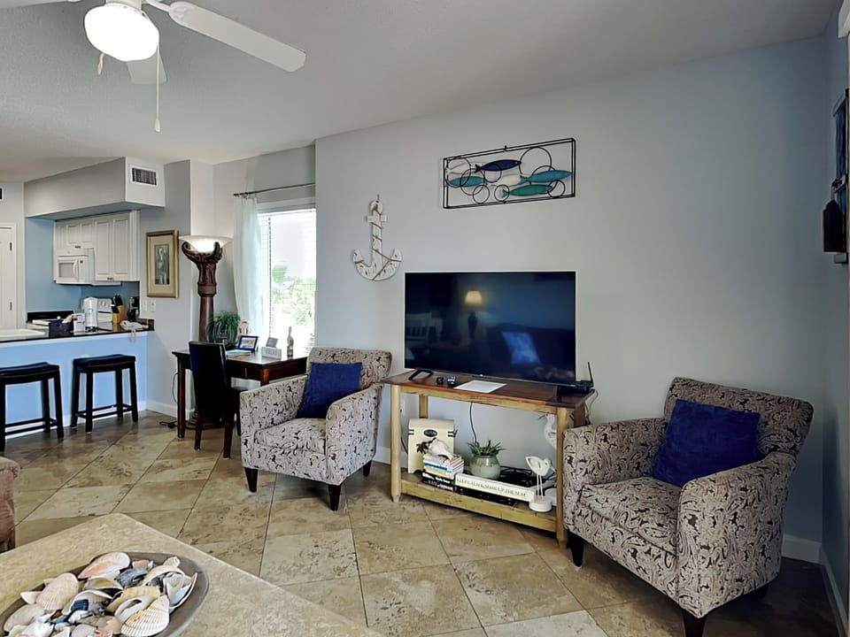 Condo, Multiple Beds, Balcony, Ocean View | Living area | 40-inch TV with cable channels