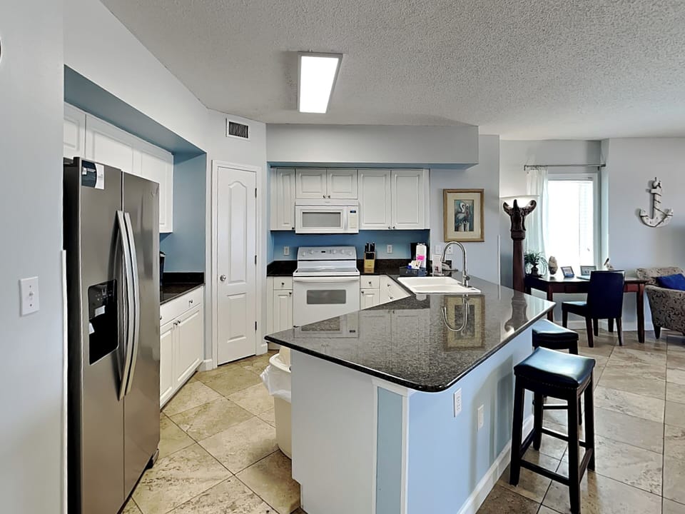 Condo, Multiple Beds, Balcony, Ocean View | Private kitchen | Fridge, microwave, oven, stovetop