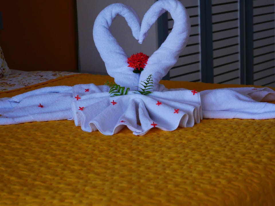 Standard, 1 Queen Bed | In-room safe, desk, blackout drapes, free WiFi