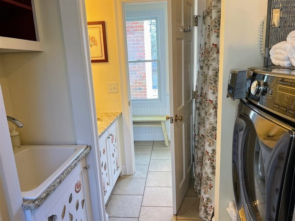 Hall bath has laundry and shower