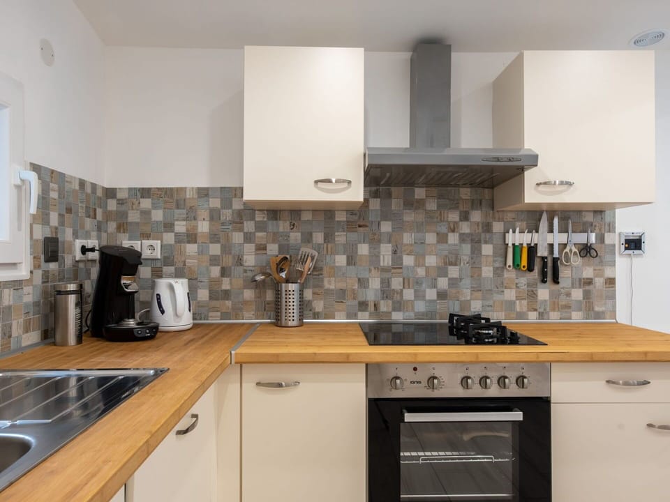 Countertop, Cabinetry, Kitchen Sink, Property, Sink, Kitchen Stove, Kitchen Appliance, Building, Tap, Home Appliance