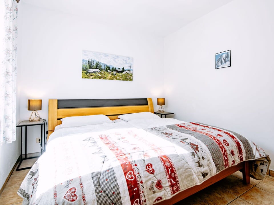 Furniture, Comfort, Wood, Bed Frame, Interior Design, Floor, Building, Flooring, Bed, Hardwood
