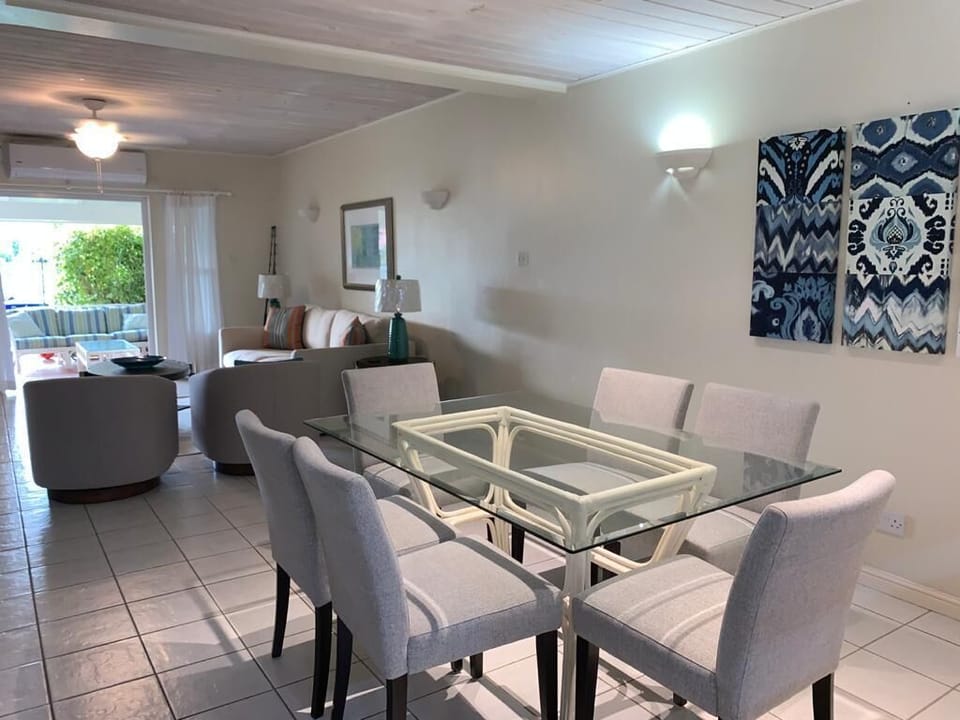 Dining area for 6 people