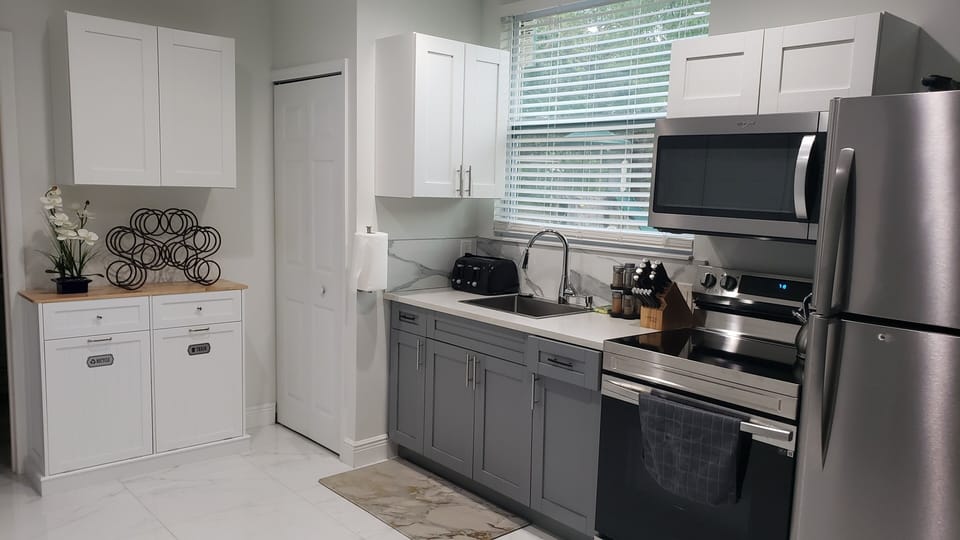 Kitchen is fully equipped, free coffee and tea to start your morning.
