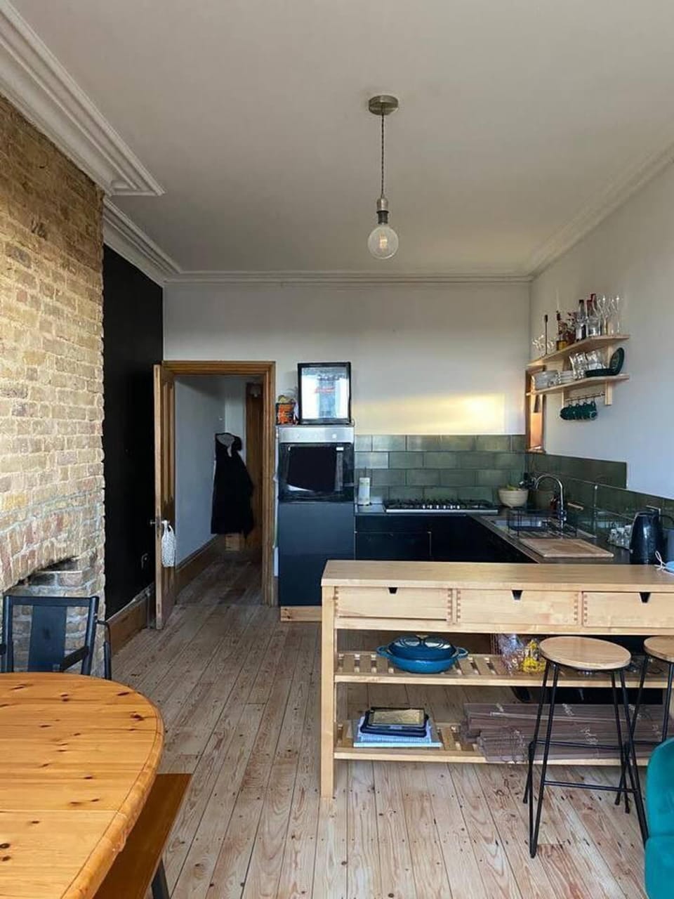 House | Private kitchen | Fridge, microwave, oven, stovetop