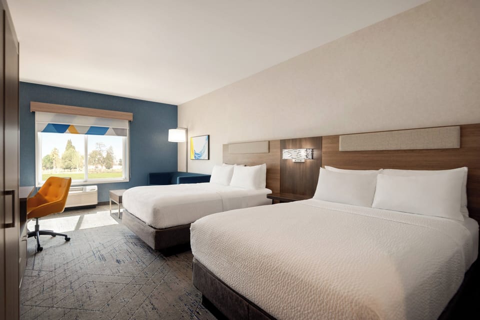 Desk, blackout drapes, iron/ironing board, free WiFi