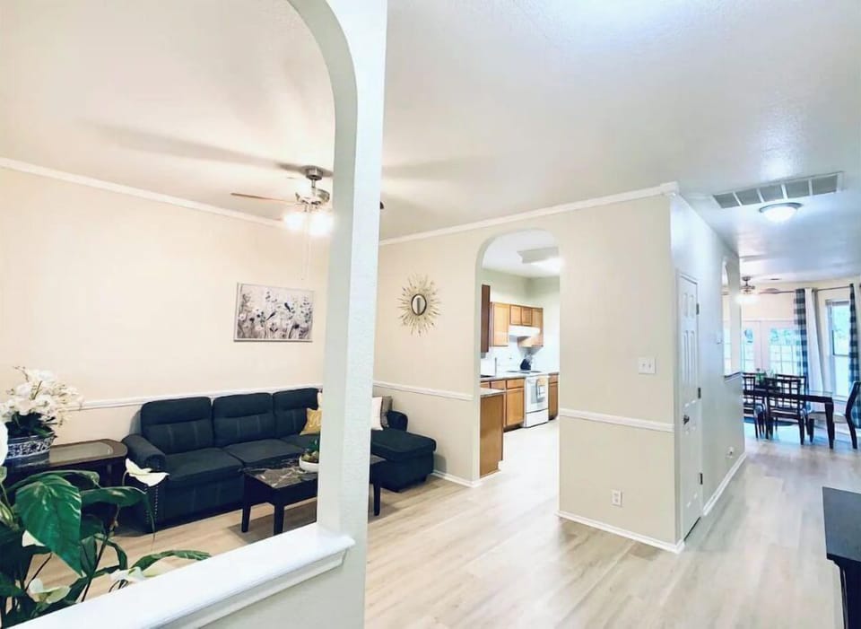 Entrance living room.