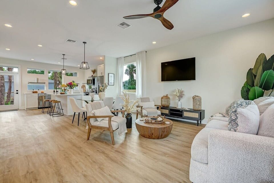 Our open space design and modern decoration make this the perfect vacation spot.