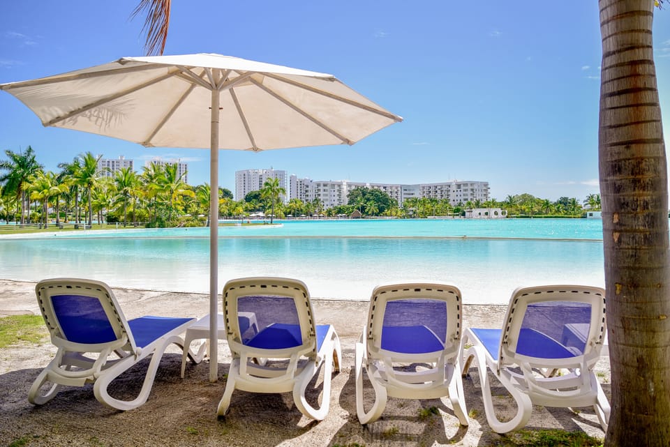 Would you like to enjoy this pool? / Te gustaria disfrutar de esta piscina 