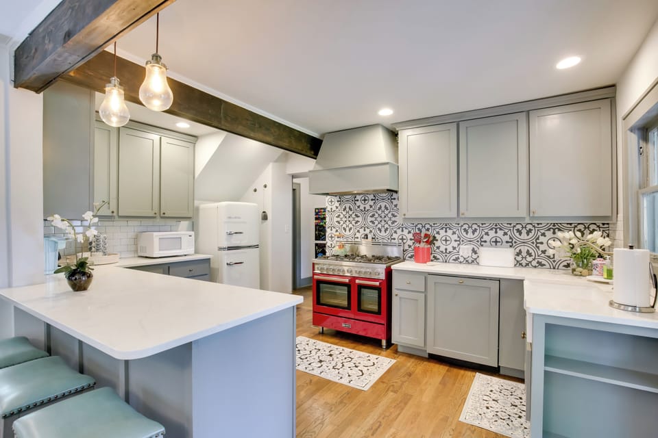 Kitchen | Cooking Basics | Coffee Maker | Paper Towels/Trash Bags Provided