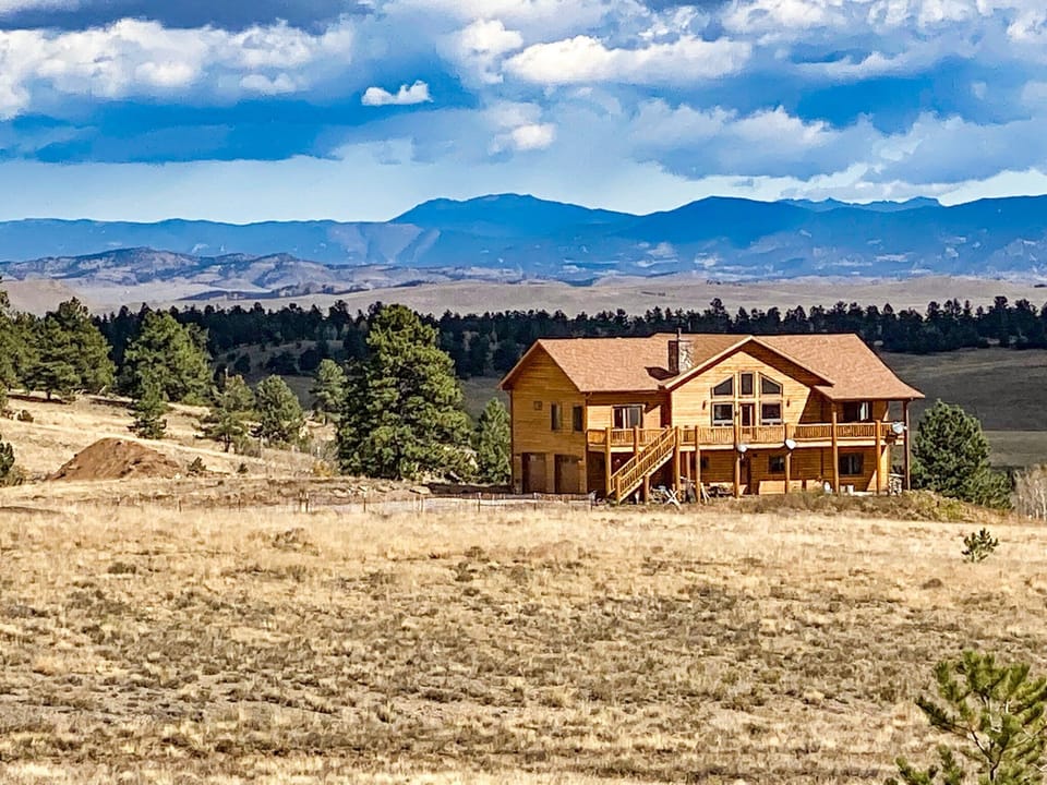 Peaks & Prairies Retreat is a  spacious home on more than 8 acres of land