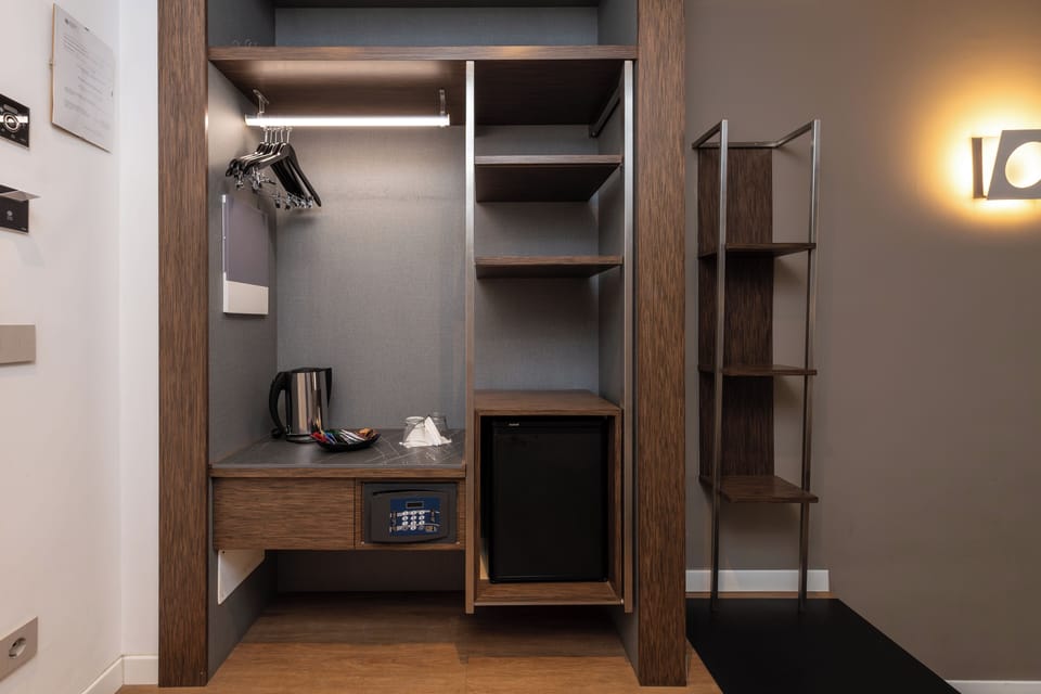 Quadruple Room | Minibar, in-room safe, desk, WiFi (free)