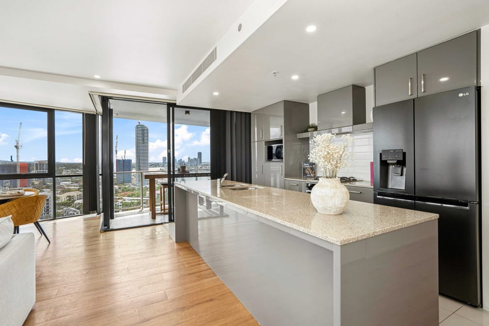 Apartment, 3 Bedrooms, 2 Bathrooms | Private kitchen | Full-size fridge, microwave, oven, stovetop