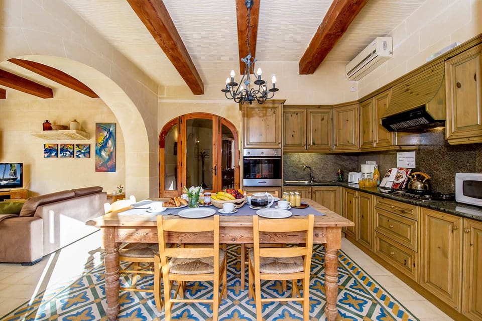 Kitchen and dining area of Djar ta' Menzja 3 Gozo holiday home